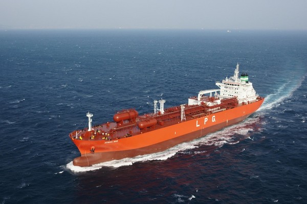 图为正在运行的液化石油气(LPG)运输船。【照片来源：韩联社】