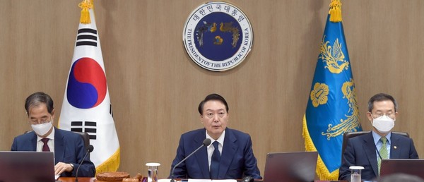 图为12日在首尔龙山总统室尹锡悦总统主持召开第36届国务会议。【照片来源：韩总统室摄影记者团】